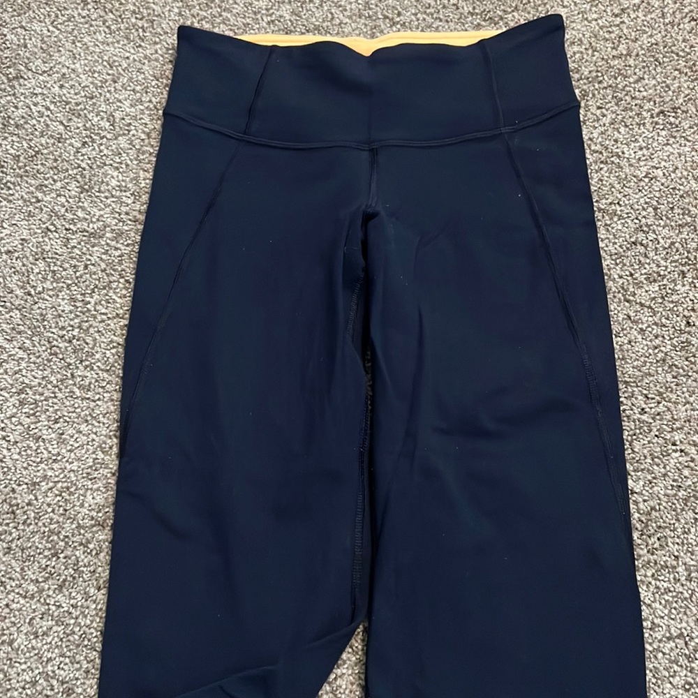 Lululemon Womens crop yoga pants. Size 2, worn